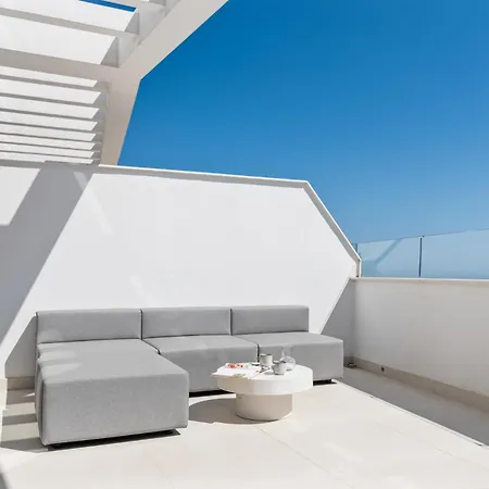 Vivi Homes - Gerrard Jacuzzi, Terrace, Pool & Sea Vew *
