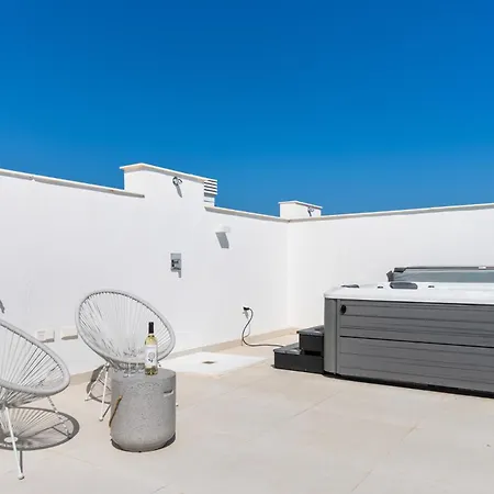 Vivi Homes - Gerrard Jacuzzi, Terrace, Pool & Sea Vew