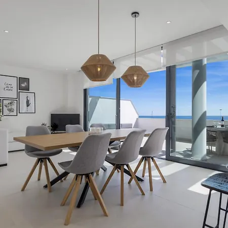 Vivi Homes - Gerrard Jacuzzi, Terrace, Pool & Sea Vew