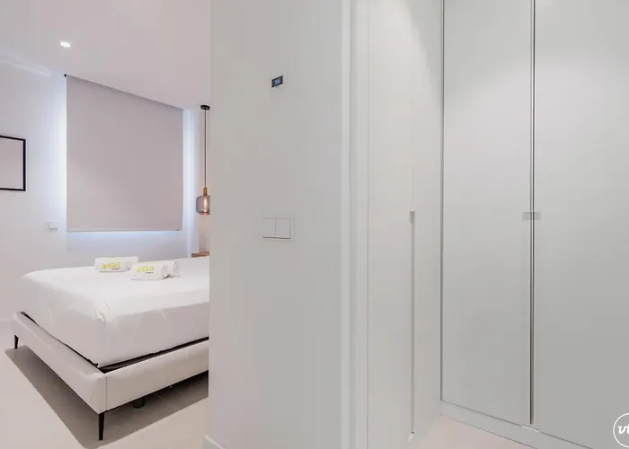Apartment Vivi Homes - Gerrard, Terrace, Pool&sea Vew *