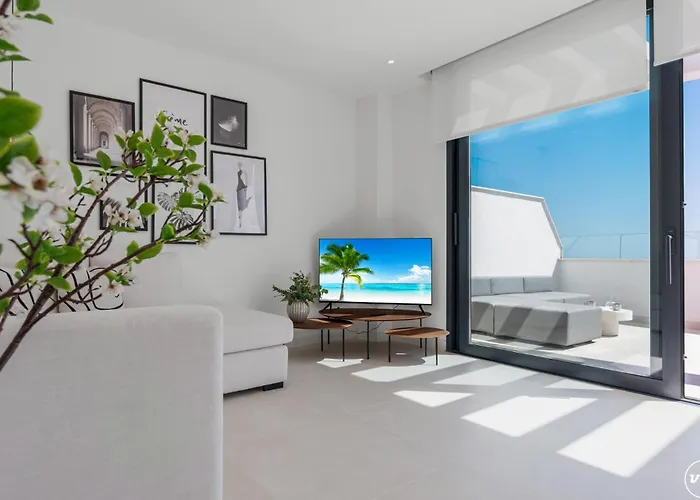 Apartment Vivi Homes - Gerrard, Terrace, Pool&sea Vew *