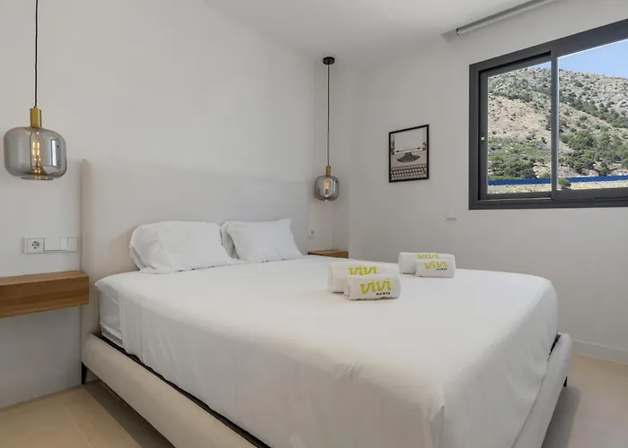 Vivi Homes - Gerrard, Terrace, Pool&sea Vew Apartment *