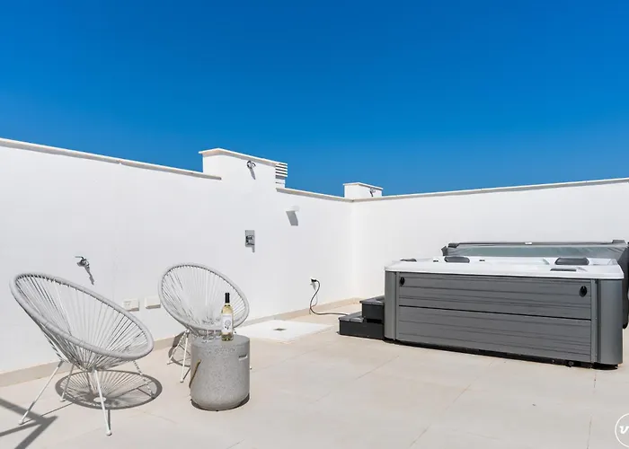 Vivi Homes - Gerrard, Terrace, Pool&sea Vew Apartment